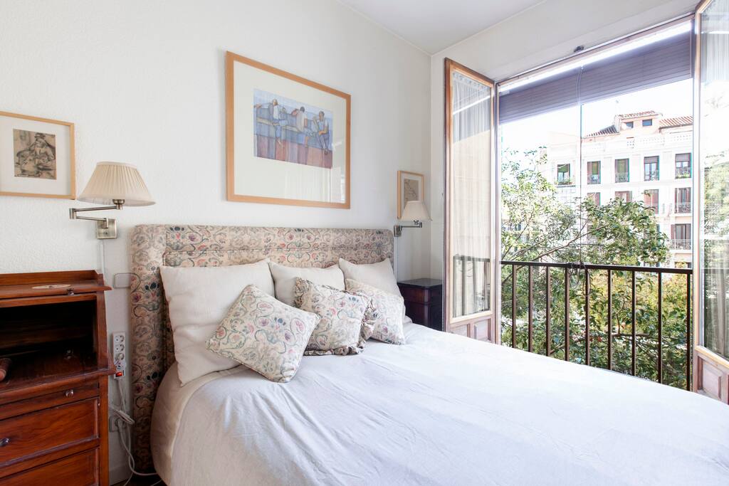 Habitación con cama doble