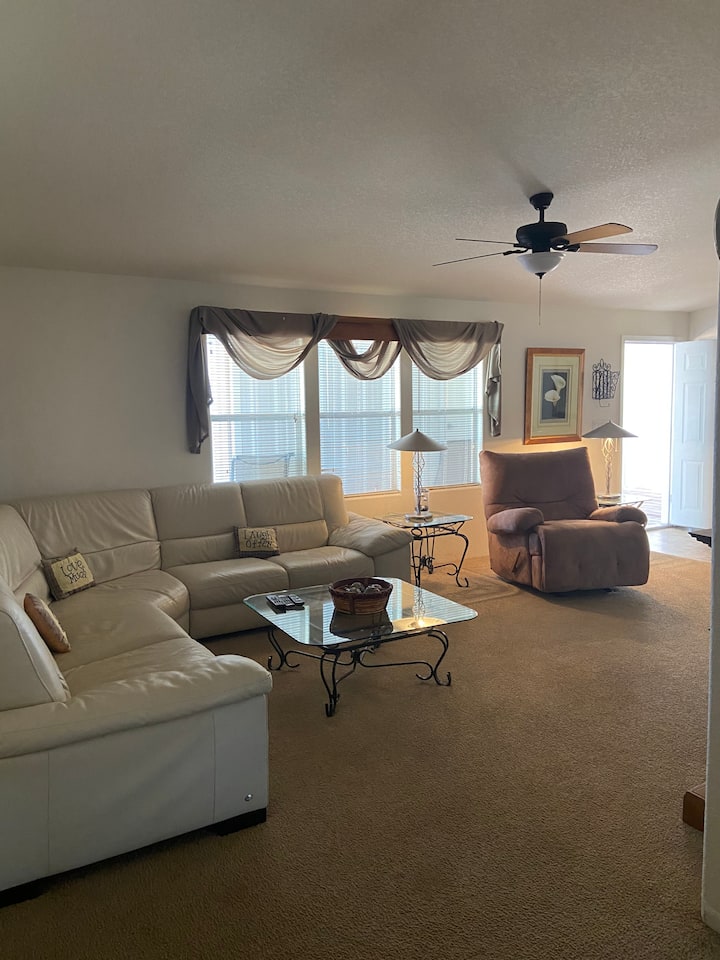 Beautiful Home Near Historic Route 66 - Topock, AZ