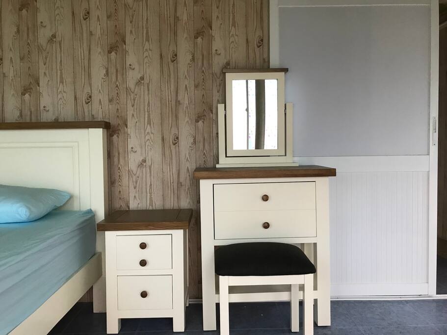 Make up table