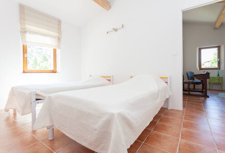 Bedroom 2 beds 1st floor