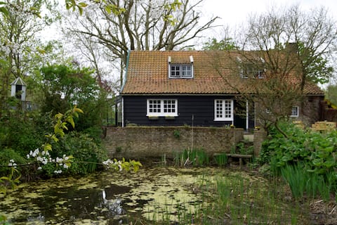 Rural house. Only rentals by the week.