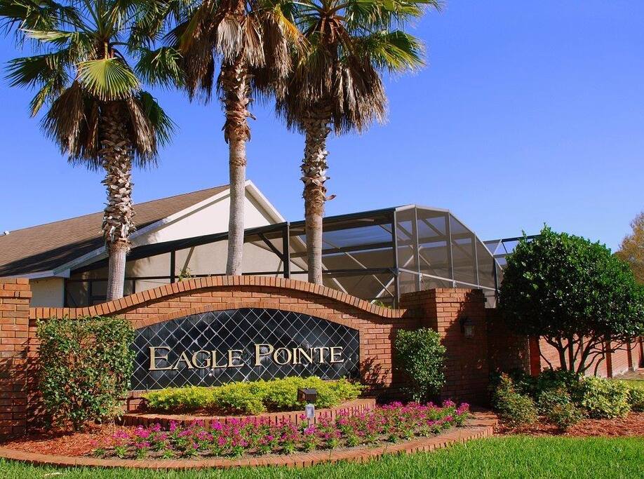 Eagle Pointe Entrance