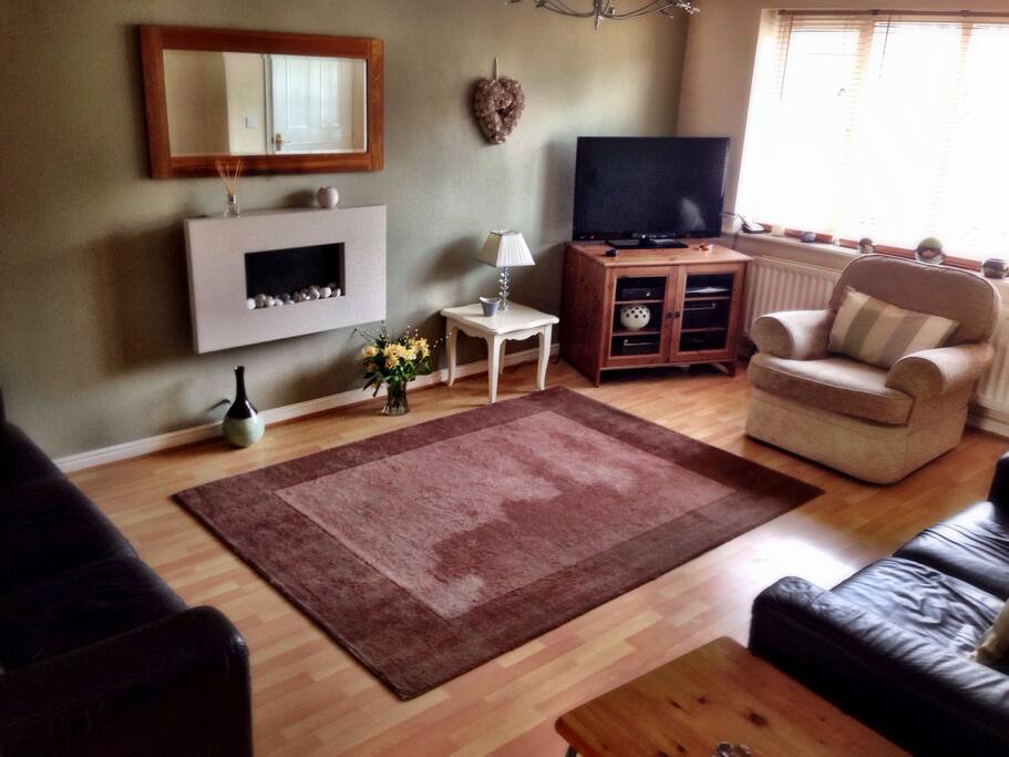 Large living area with sky and flatscreen TV
