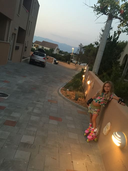 Privatparkplatz vor der Villa Elizabeta....