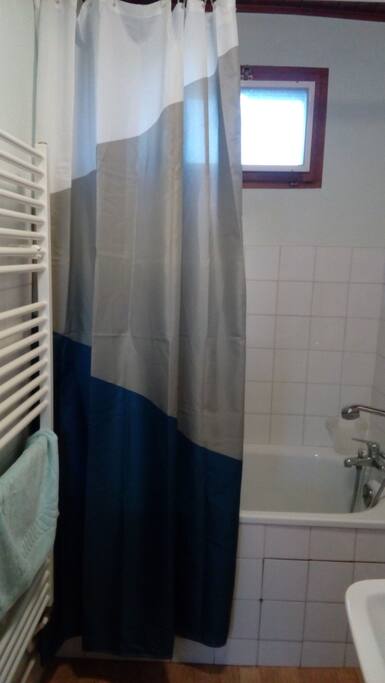 salle de bain privative / private bathroom