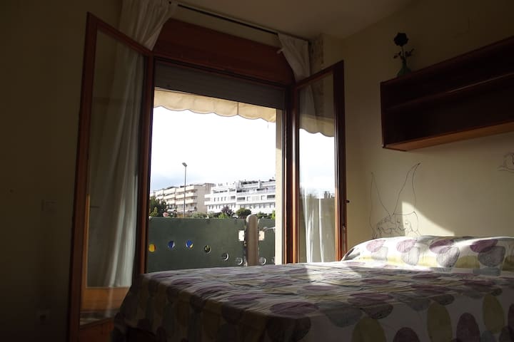 Habitación doble con balcón.