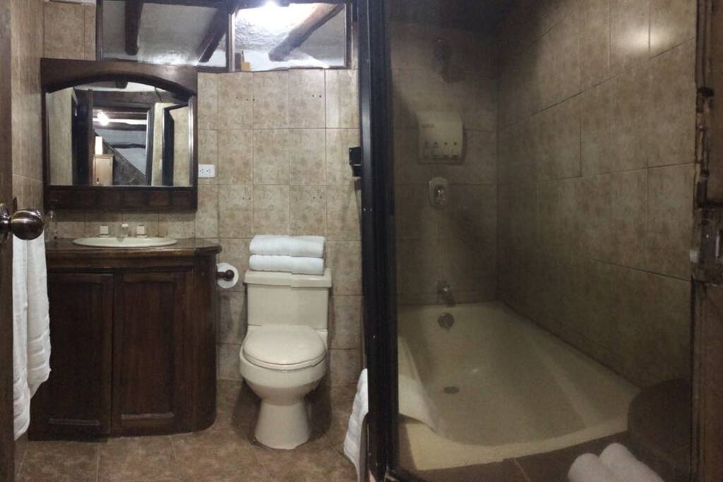 Baño compartido / comunal bathroom