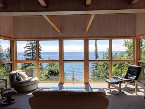 Honeymoon House on Superior Pebble Beach