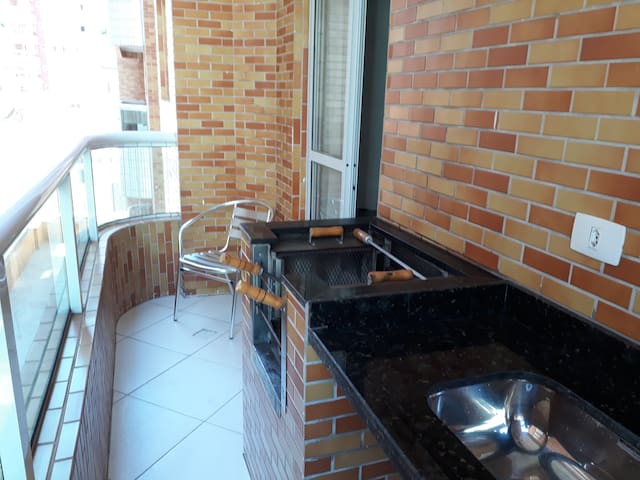 Apartamento 1 quarto, 4 pessoas, 1 quadra da praia