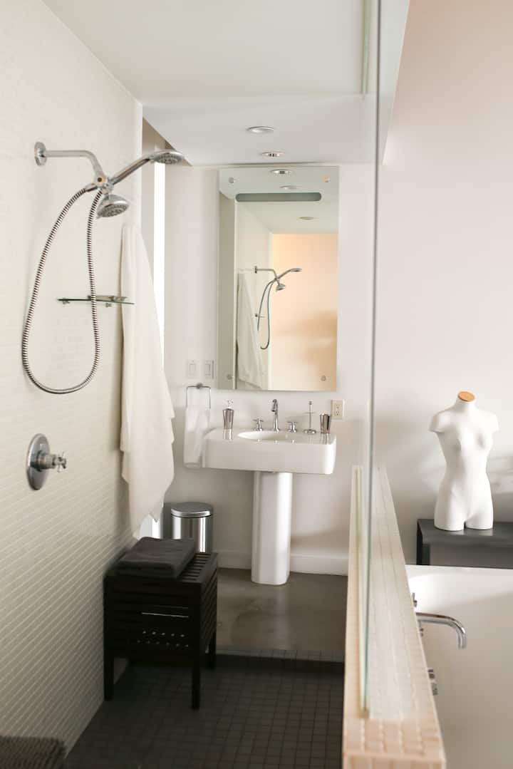 Unique Loft in the Heart of Gastown