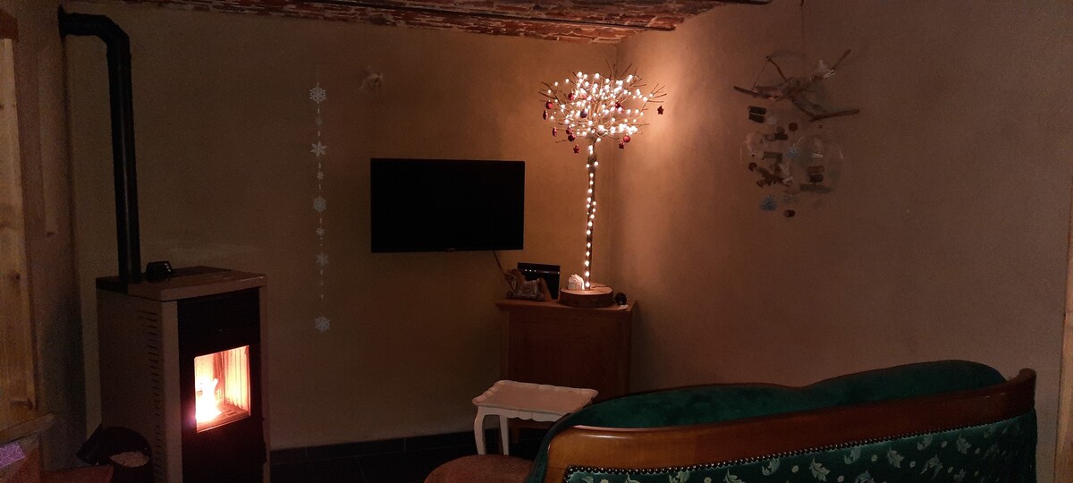 Successful Airbnb property: Farm Cottage – 30 m², full of charm. Horses welcome. in Namur