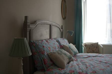 Room in flat close to city centre