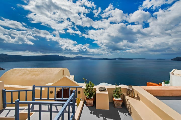Oia Home II in the heart of Oia!
