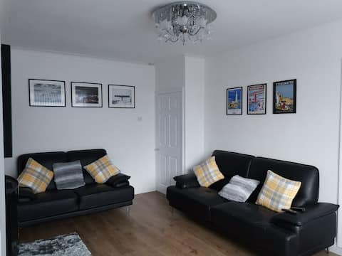 Modern 1st Floor Apartment Close to the Coast !