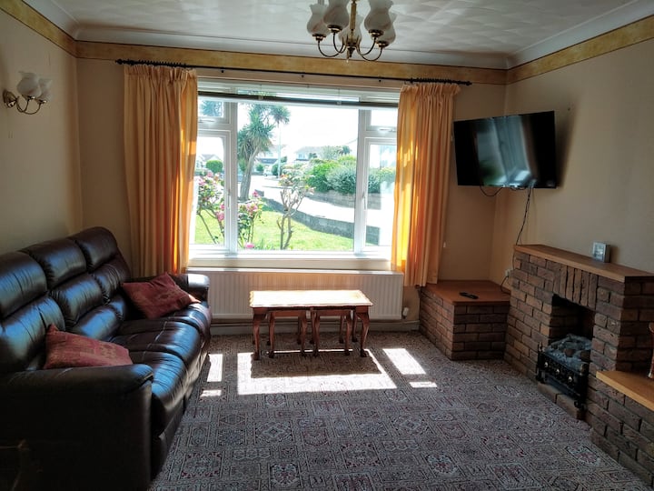 Spacious Home 10 Min Walk From Rest Bay, Porthcawl - Porthcawl