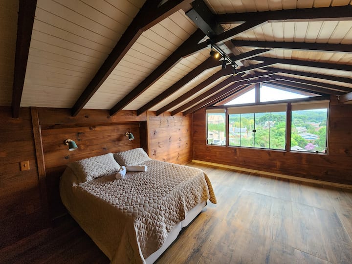 Cama queen e vista para o vale