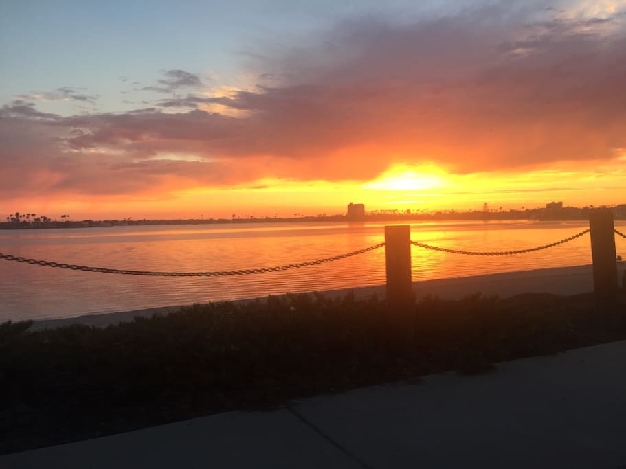 Bay view, 2 blocks from the apartment