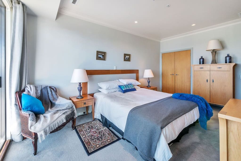 King size bed with black out curtains for a good nights sleep. Double wardrobe,plenty of drawers and luggage stand.  