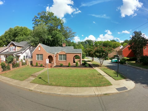 Top Airbnb: Uptown Charlotte Cottage Home Walk to all stadiums in Charlotte