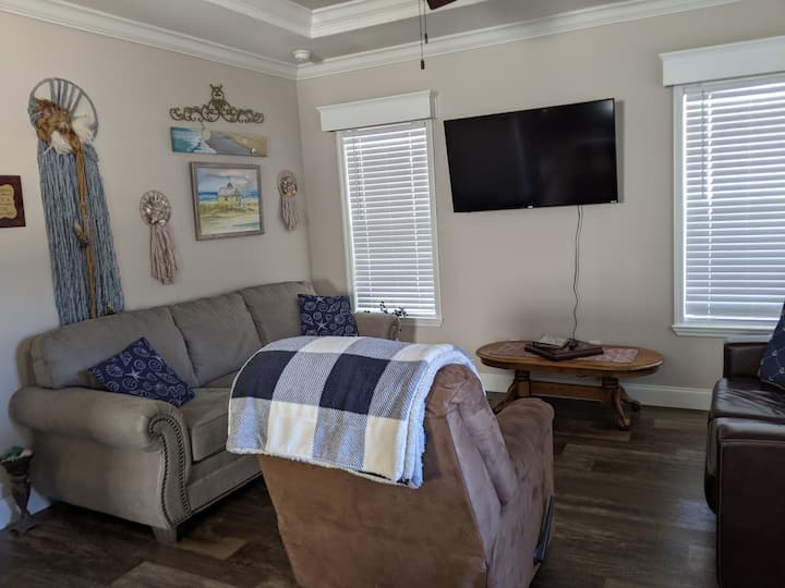 Sunset Lake Cottage - Lake Conroe, TX