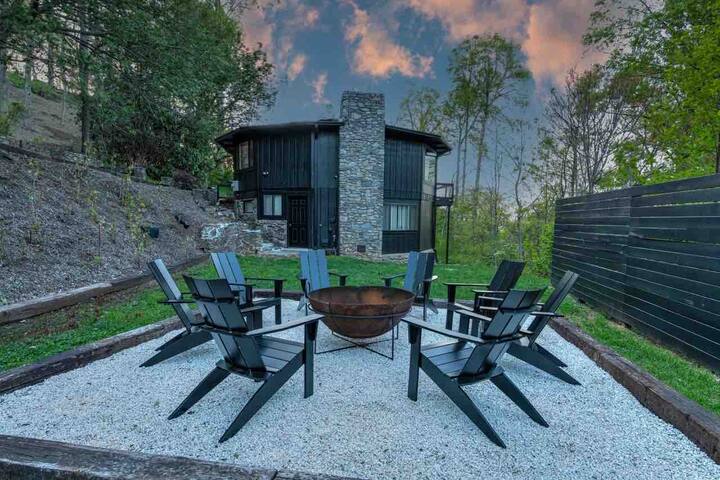 Sophisticated, modern, & unique. 5 miles downtown gallery image 2