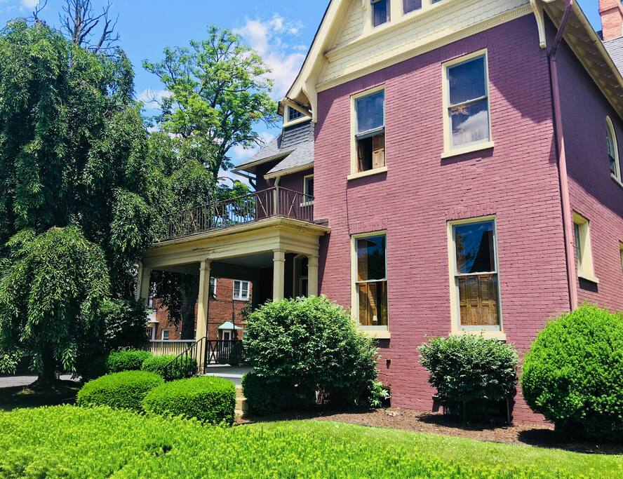 Historic Frederick's House - Downtown Lock Haven! A close walk to just about everything.