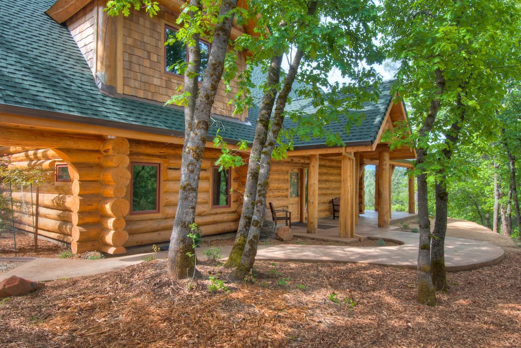 Luxurious Log Lodge near Lk. Shasta - Shasta Lake의 통나무집에서 살아보기, 캘리포니아, 미국