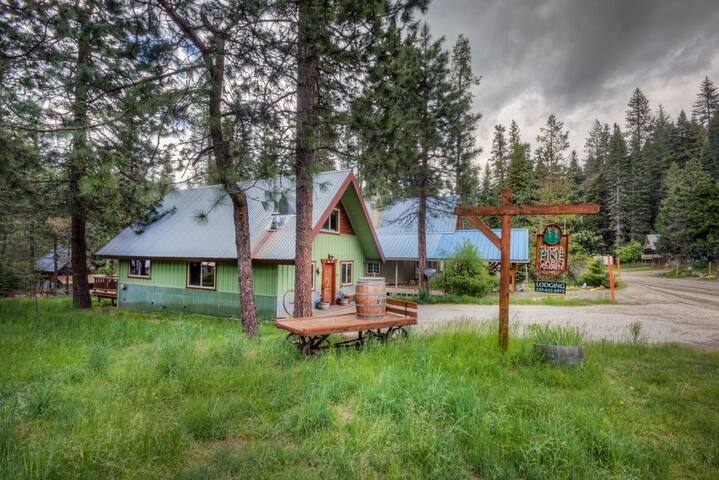 Sugar Pine Cabin Yosemite Cabins For Rent In Fish Camp