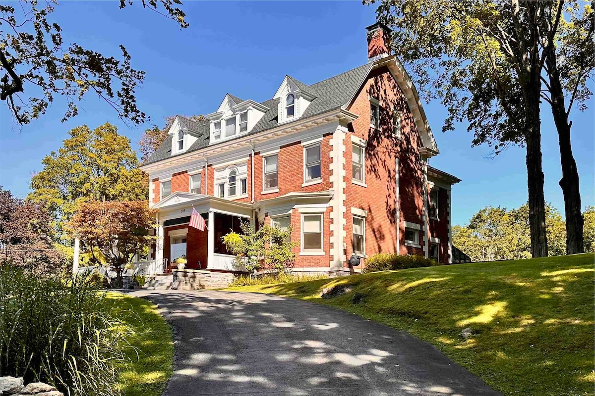 Mansion on the hill. - Houses for Rent in Kingston, New York