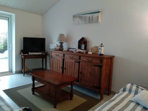 Popular Airbnb listing: House ⭐⭐⭐+ garden, 50 m from the port of l'Herbaudière in Noirmoutier En L'île