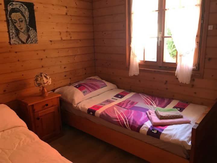 Slaapkamer 3 met twee aparte bedden
