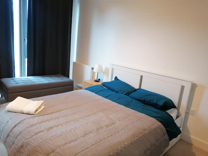 Beautiful & Large 4 Bedroom Property In Enfield - Enfield Town