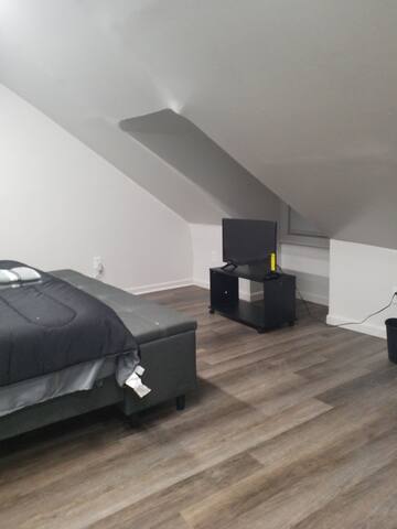 Private Home single fam w/driveway Airport EWR/NYC gallery image 5