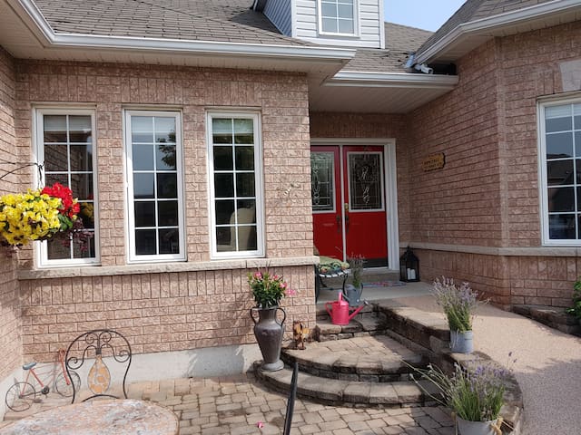 Airbnb Uxbridge Vacation Rentals Places To Stay