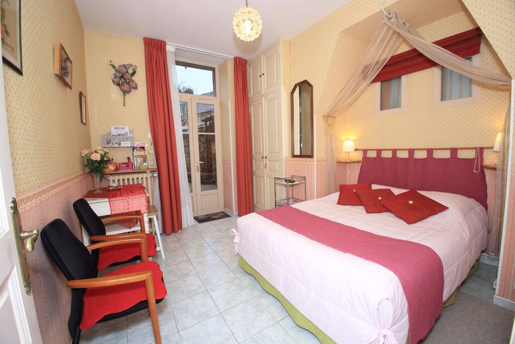 Chambre 1 RDC accès parc