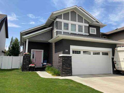 Beautiful 3 bedroom home ,AC ,Hot Tub & Cozy Patio