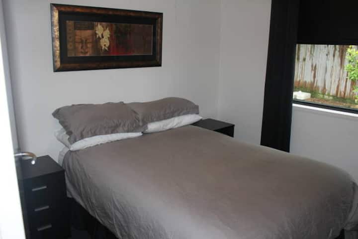 3. spálňa s manželskou posteľou a šatníkovou skriňou