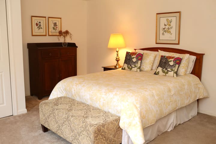 Main floor bedroom w/ queen-size bed