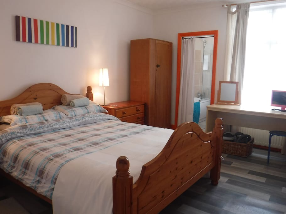 King size Bed en suite