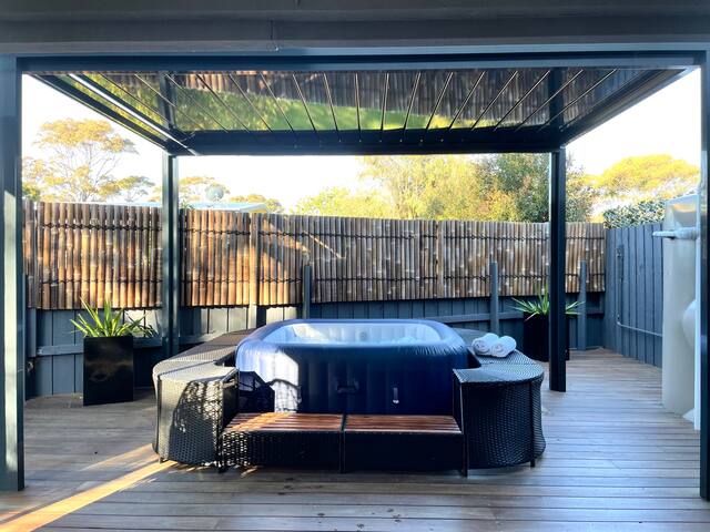 Sunset Retreat – 17 Guests gallery image 2