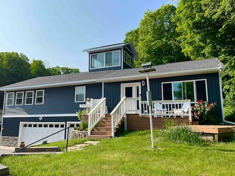 Marina Lake House + Pontoon!