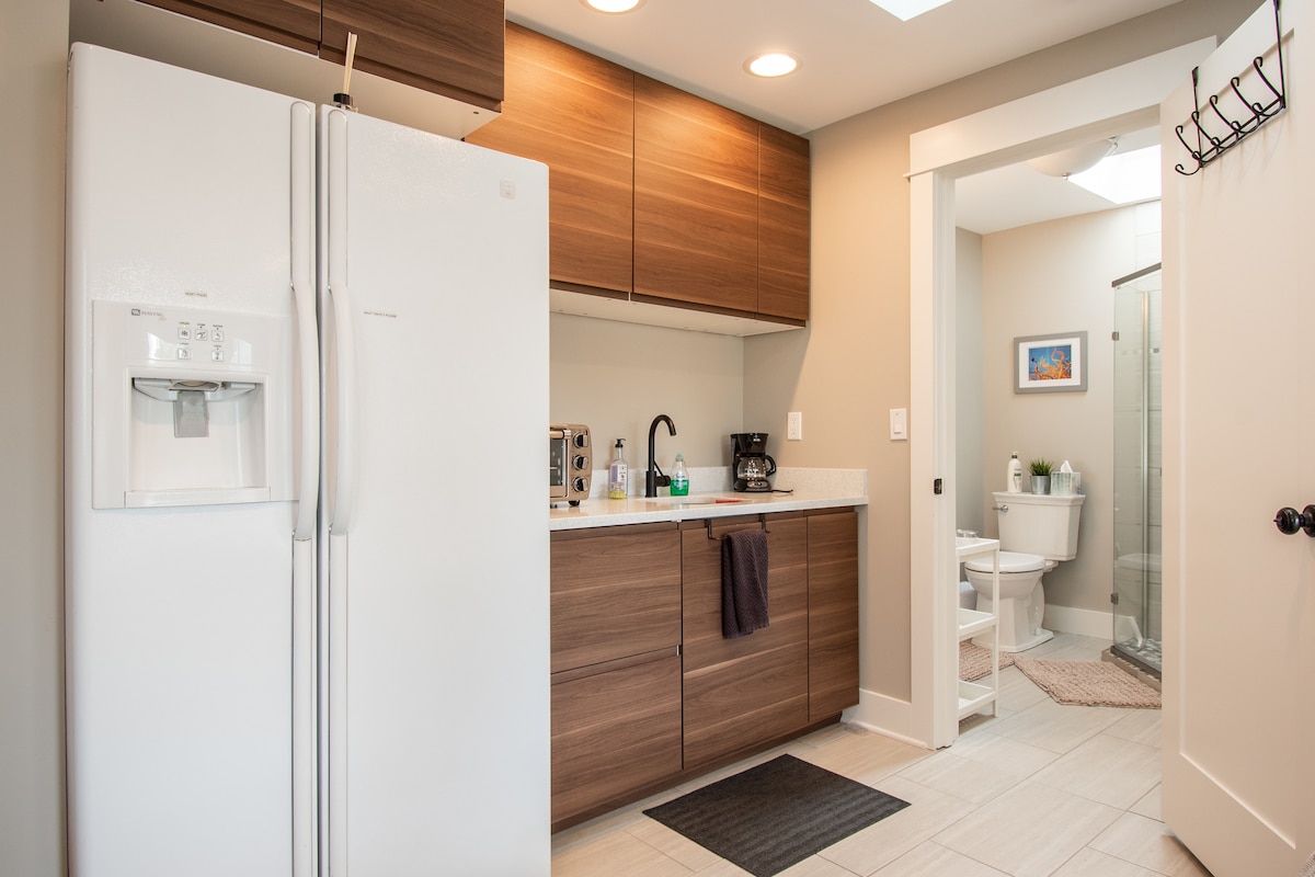 Private Queen Anne Studio
