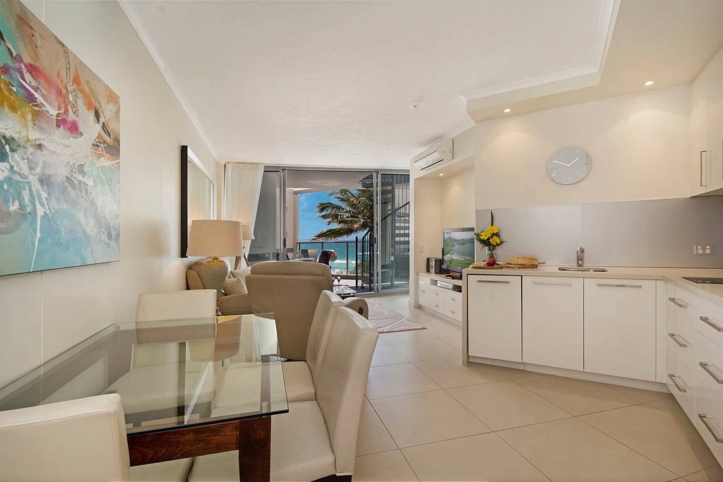 Kitchen and lounge