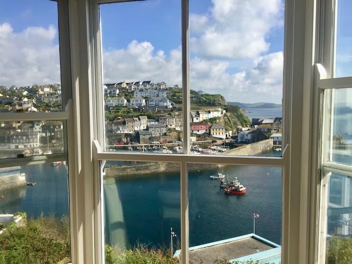 Stunning Harbour and Sea Views, Parking arranged