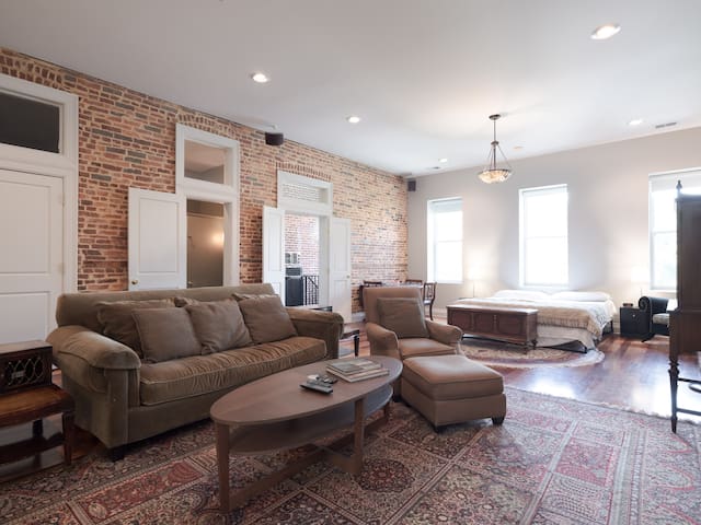 Airbnb Baltimore Vacation Rentals Places To Stay Maryland