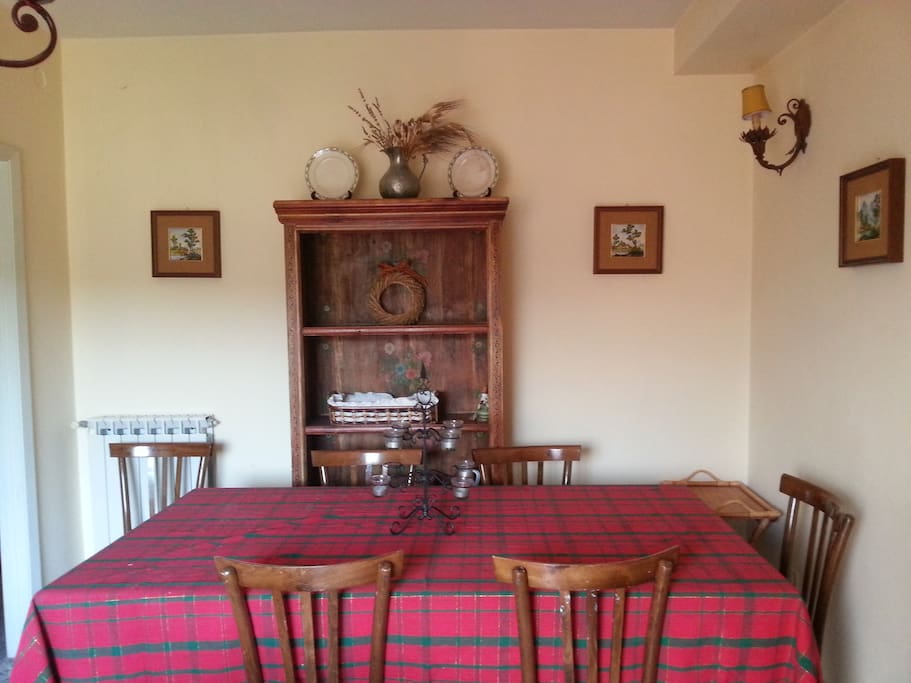 Zona pranzo primo piano