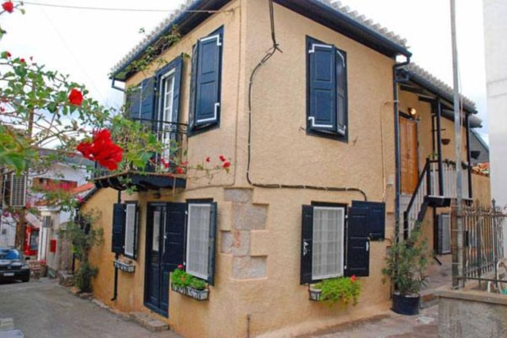 To Spitaki 1st Floor
