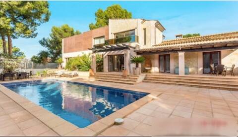 Fantastic house great capacity close to the beach