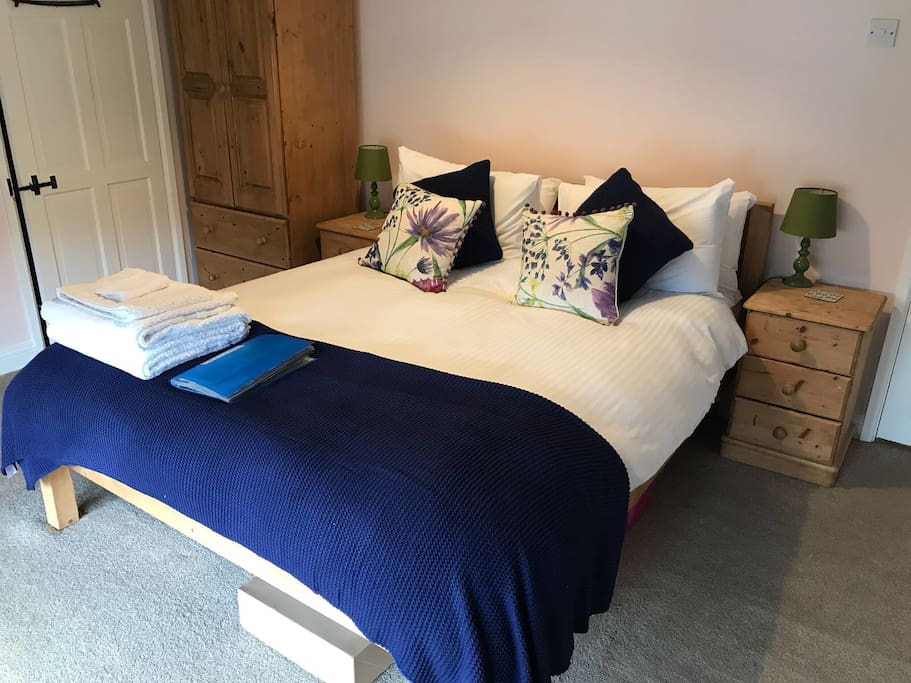 King size room with ensuite shower, toilet and sink area