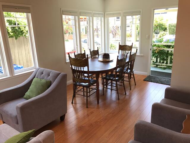 THE HOWLAND HOUSE: Your own house in Venice Beach! gallery image 4